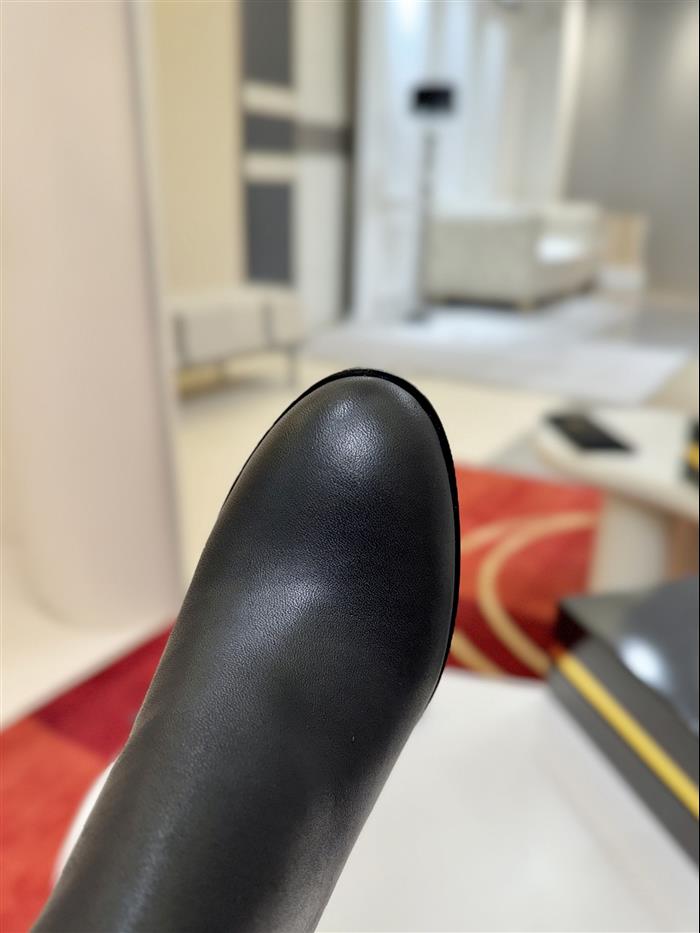 2025112818913988 390